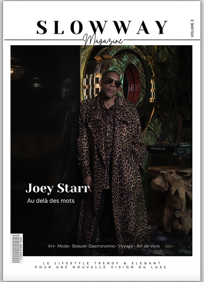 Joeystarr par le photographe Michel Dupré pour le Slowway Magazine. Chemise oversize en taffetas de soie léopard, trench en taffetas de soie leopard, pantalon de smoking noir taille haute en grain de poudre, SL 753 lunettes de soleil en metal, Saint Laurent par Anthony Vaccarello.